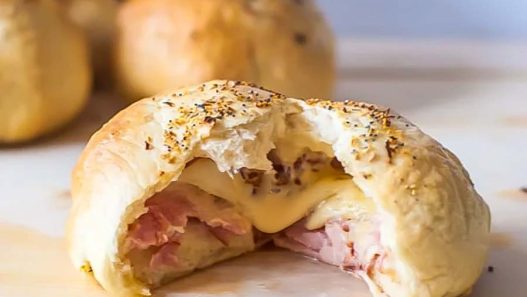 Cheddar and Ham Filled Bread Rolls Recipe